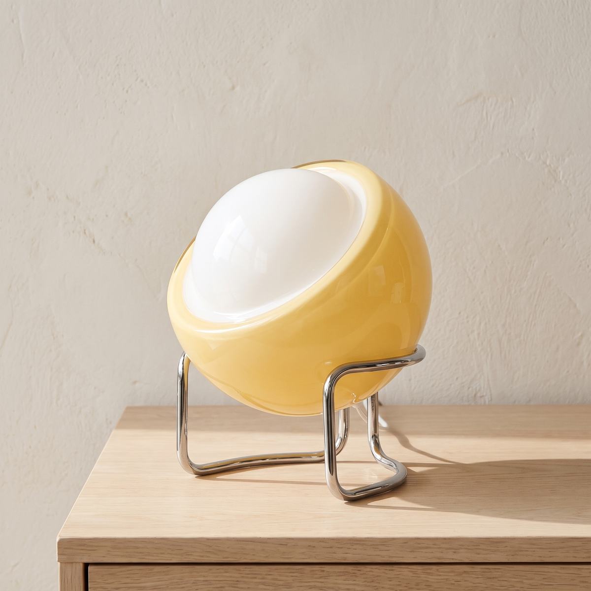 Ines open globe table lamp in yellow glass on a chrome tripod