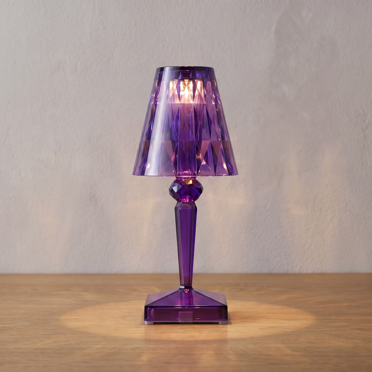 Saga faceted acrylic table lamp in purple